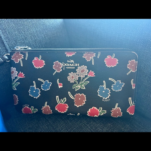 Coach Purse with Wallet - Picture 6 of 16